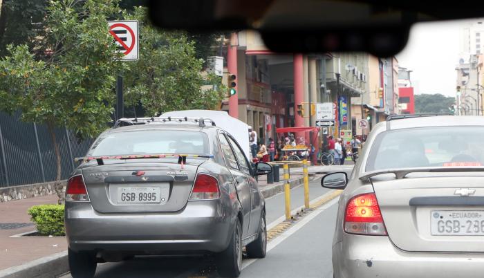 Guayaquil Tramos de la ciclovía se utiliza como estacionamiento