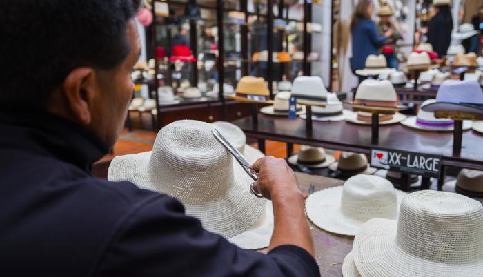 El sombrero de paja toquilla símbolo de la cultura ecuatoriana se