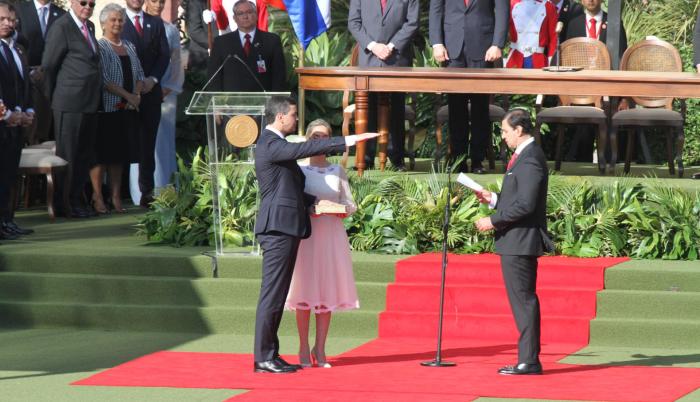 Santiago Peña asume la Presidencia de Paraguay