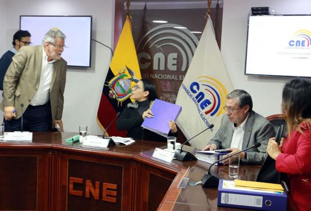 Los Reglamentos Ponen A Correr Al Consejo Nacional Electoral