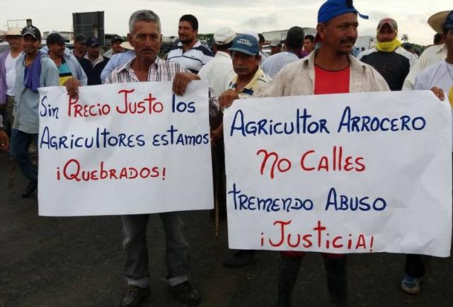 Agricultores Bloquean Vias En Senal De Protesta