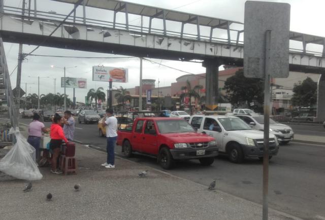 Tramitadores Y Vendedores Informales Fueron Desalojados Del Registro