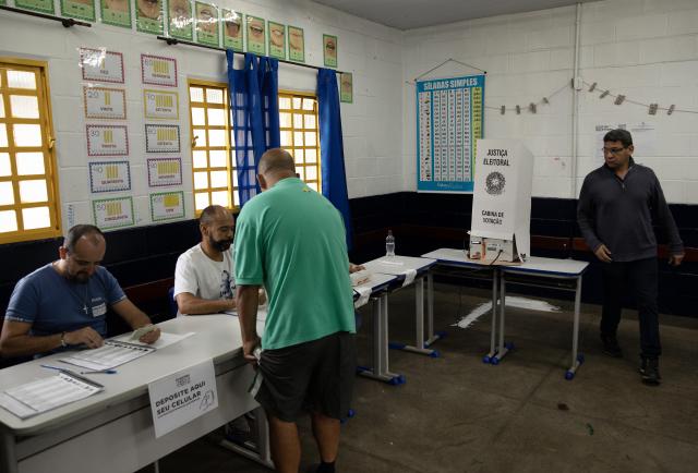 Cierran Los Colegios Electorales Para La Segunda Vuelta En Brasil