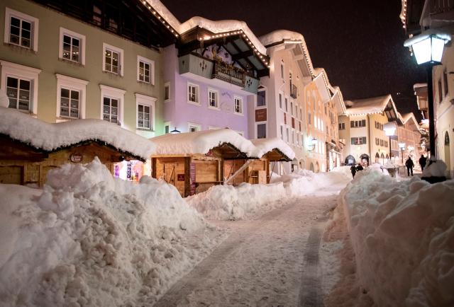 Las Fuertes Nevadas Provocan Cierres De Carreteras En Austria