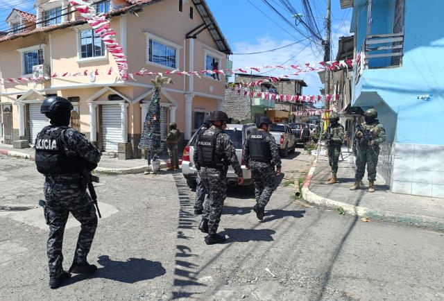 Sicarios Asesinan A Una Familia Disfrazados De Polic As Y Militares En