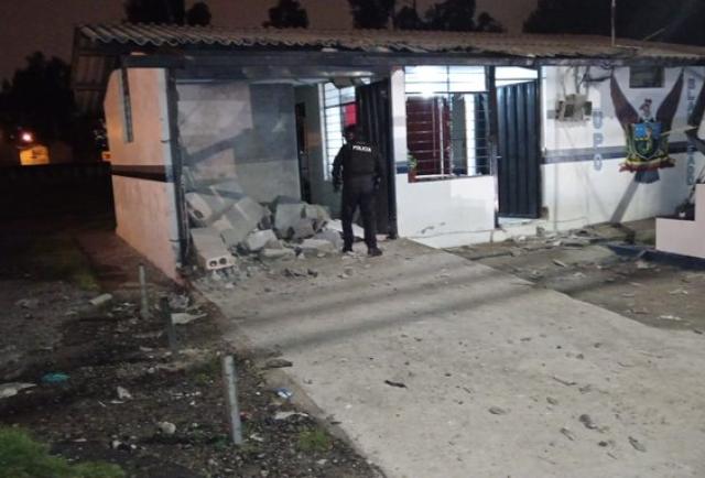 Atacan Con Explosivos A Una Upc En El Sur De Quito