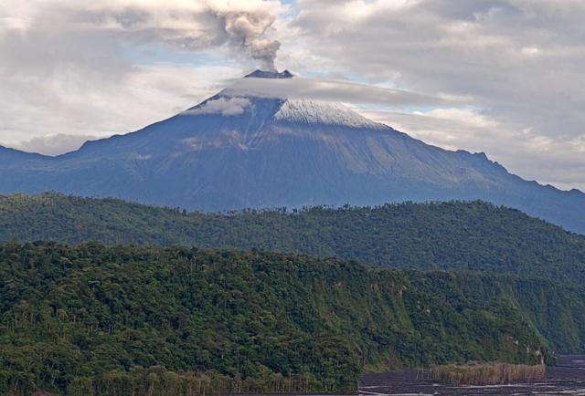 Actividad del volcán Sangay alertan a Quito y otras provincias