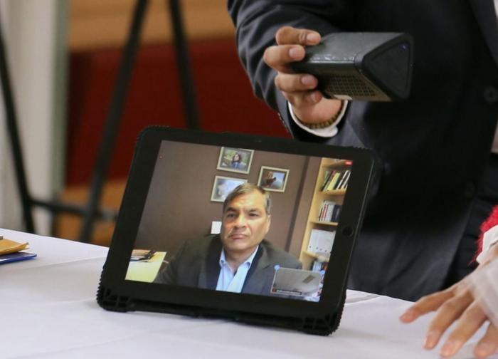 Rafael Correa intenta inscribir su candidatura a la vicepresidencia