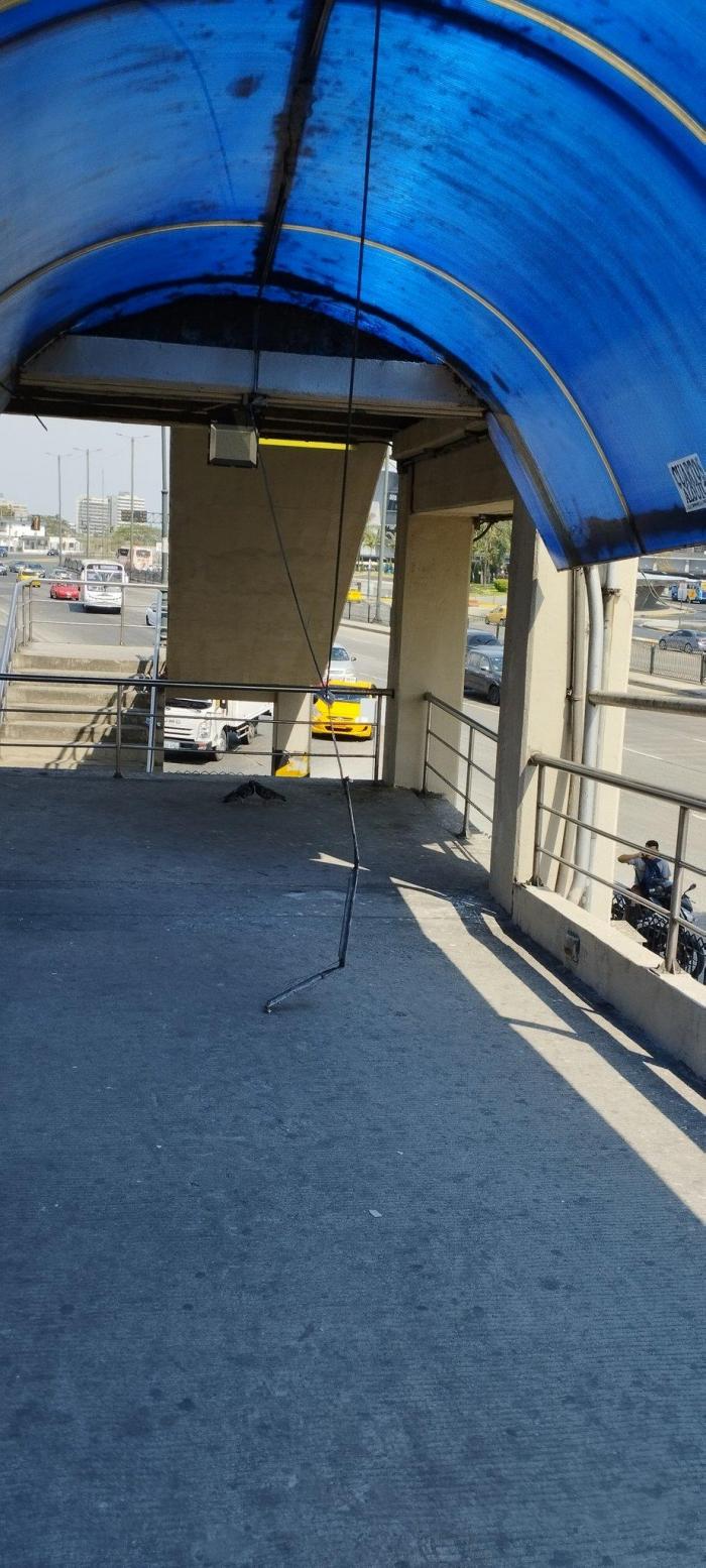 Puente peatonal de terminal terrestre Guayaquil