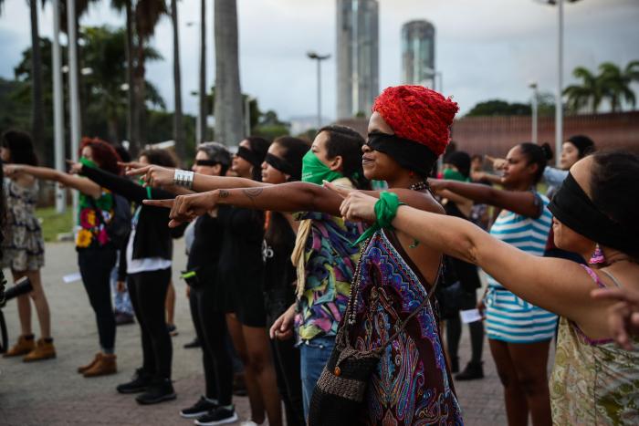 mujeres protestan un violador en tu camino