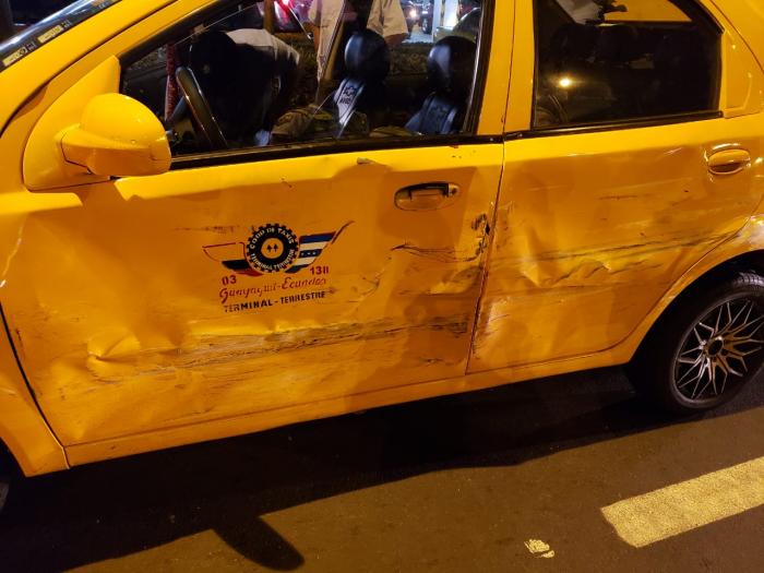 accidente de Taxi y bmw
