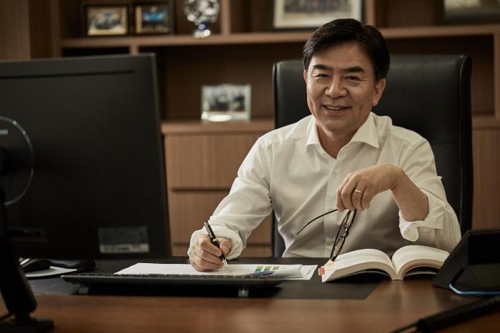 Mr. Kim