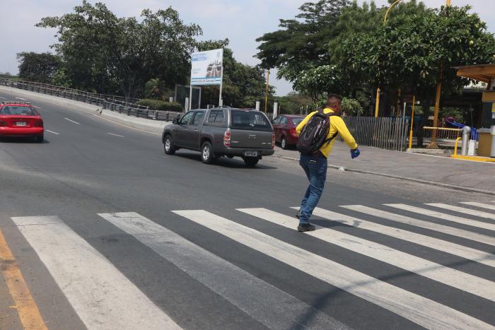 cruce peatonal peligroso