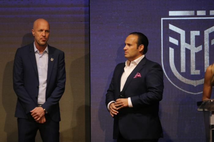 Francisco Egas presentó al nuevo técnico de Ecuador, Jordi Cruyff.