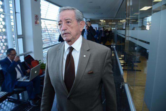 El ministro Oswaldo Jarrín presentó aún más detalles operativos: un centro de mando y control supervisa los vuelos, prescribe un procedimiento, establece rutas y áreas,