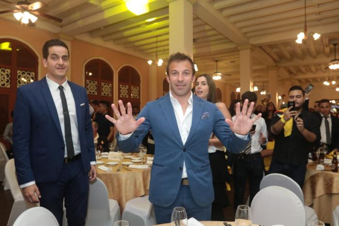 El jugador Alessandro Del Piero se mostró contento en toda la ceremonia.