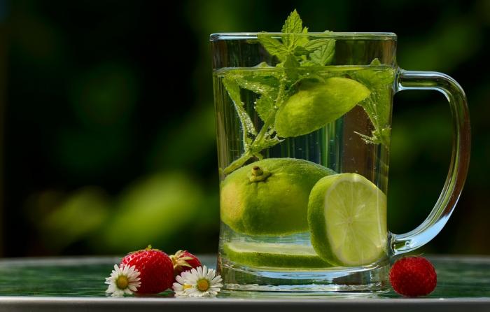 Agua con frutas