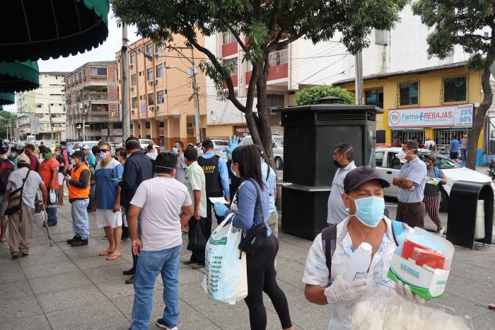AFUERA DE FARMACIAS