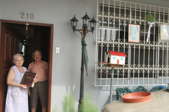 SANTOS FUERA DE LA CASA