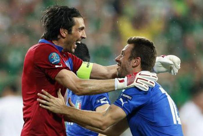 Gianluigi Buffon y Antonio Cassano