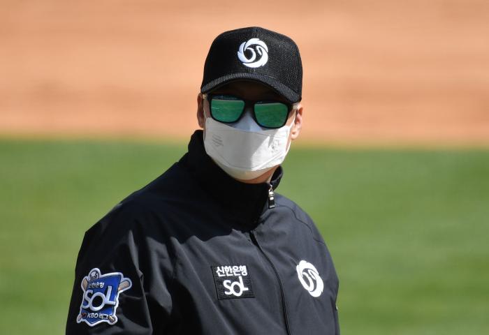Doosan Bears y los LG Twins.
