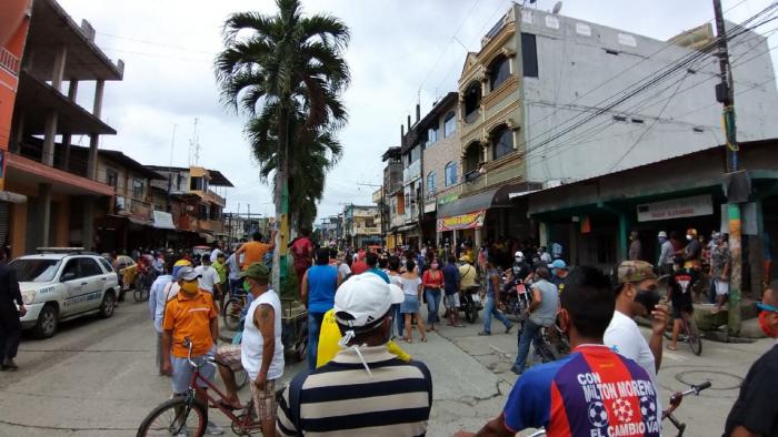LOS POBLADORES EN LAS CALLES