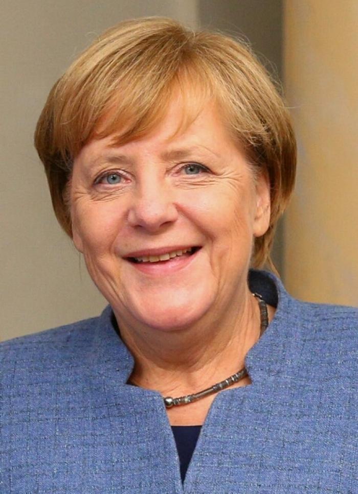 Angela_Merkel-lenin-moreno