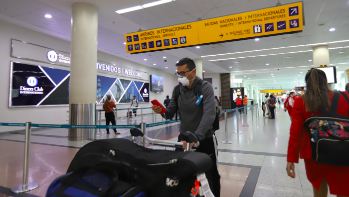 Aeropuerto. Los viajeros que aterricen en Guayaquil deberán guardar aislamiento por 14 días.