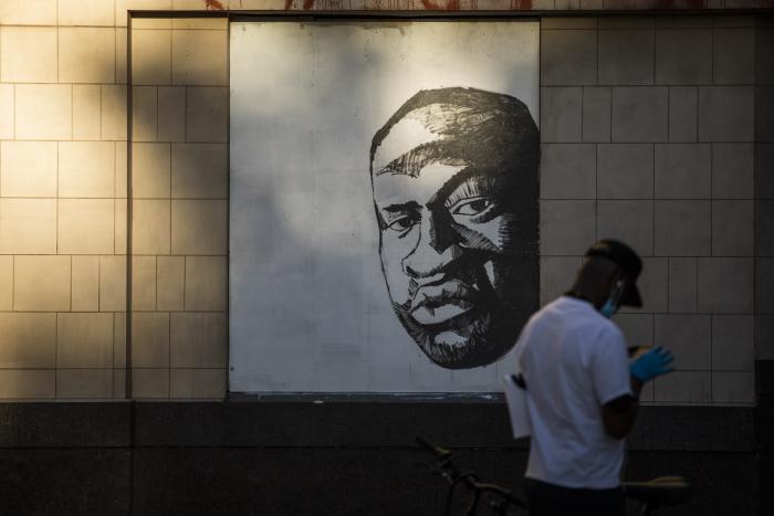 george-floyd-mural-mundo-arte-graffitti-anonimo