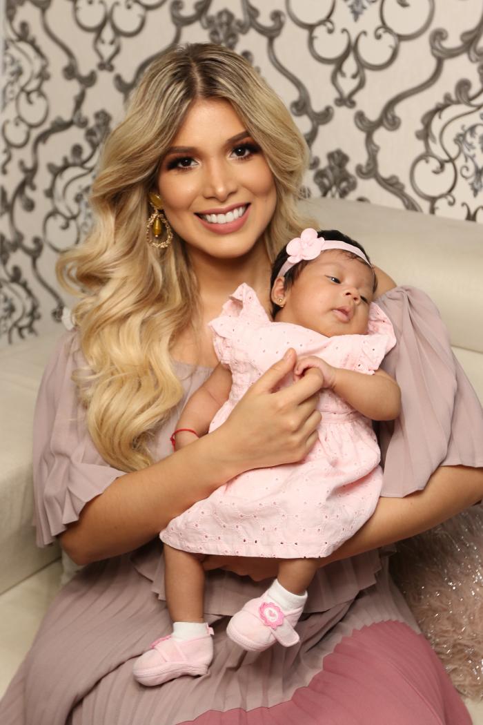 Mafer Pérez.con su hija.
