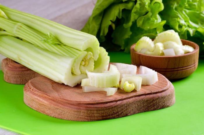 El apio, un vegetal nutritivo.