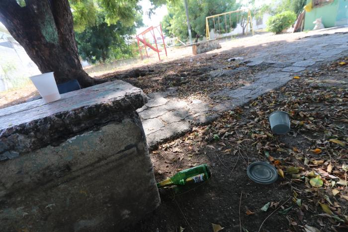 PARQUES EN MAL ESTADO SAMANES