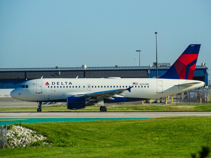 avion-delta-viaje