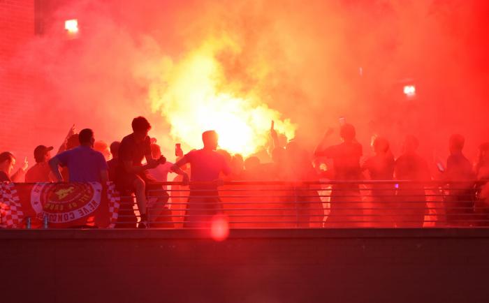Liverpool+Festejos+Hinchas+Premier