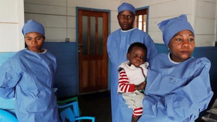 ebola-africa-doctores