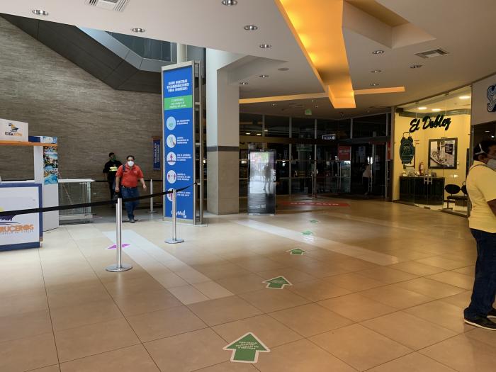 El CityMall también goza de señalética en el piso.
