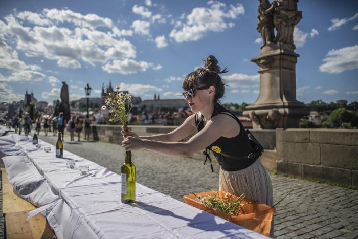 Coronavirus_Praga_Banquete_Puente