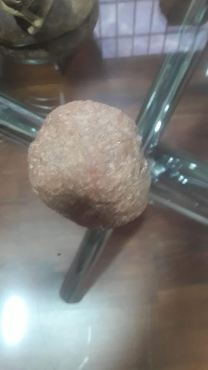 pieza con piedras preciosas