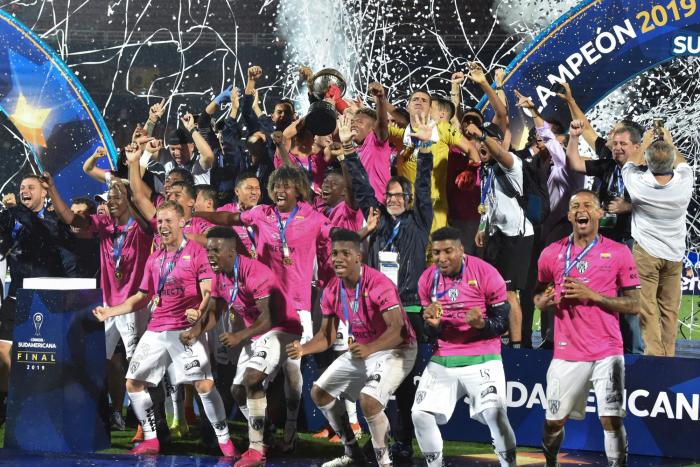 Independiente del Valle logró coronarse campeón de la Copa Sudamericana luego de vencer en un vibrante encuentro a Colón de Santa Fe. Es su primer título profesional.