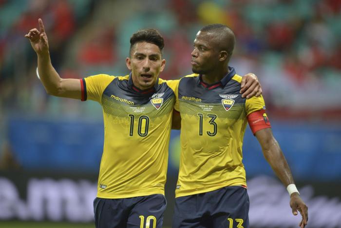 Ángel Mena y Énner Valencia, jugadores de la selección ecuatoriana.