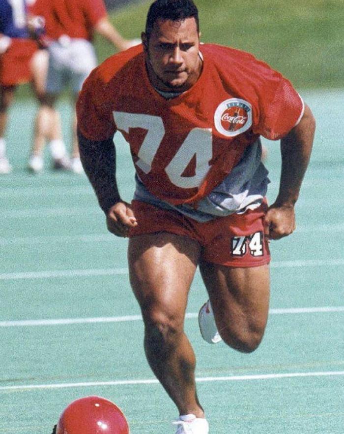 Dwayne Jhonson fútbol americano