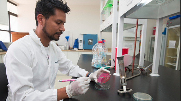 USFQ_Instituto_de_Microbiología_Investigación_científica