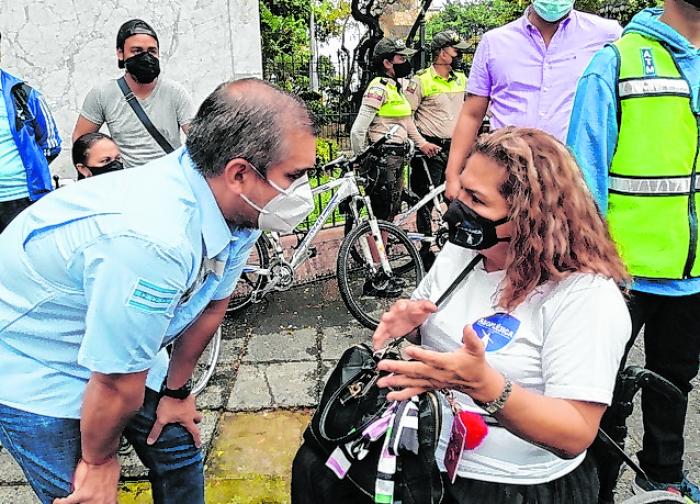 Betzabeth Pilaloa, asopléjica y Vicente Taiano