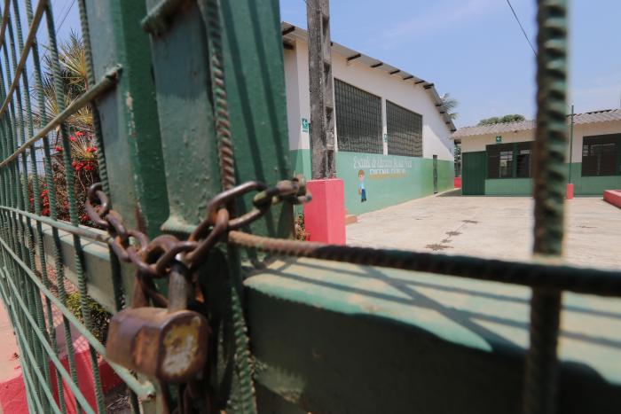 Candados en escuelas