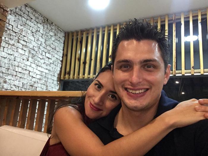 Santiago Jaramillo junto con su esposa, Ornella Zambrano.