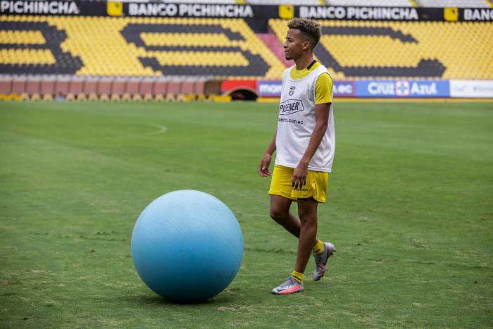 Byron-Castillo-lateral-Barcelona