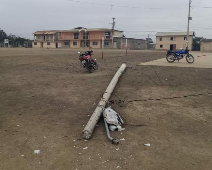 obrero poste Santa Elena