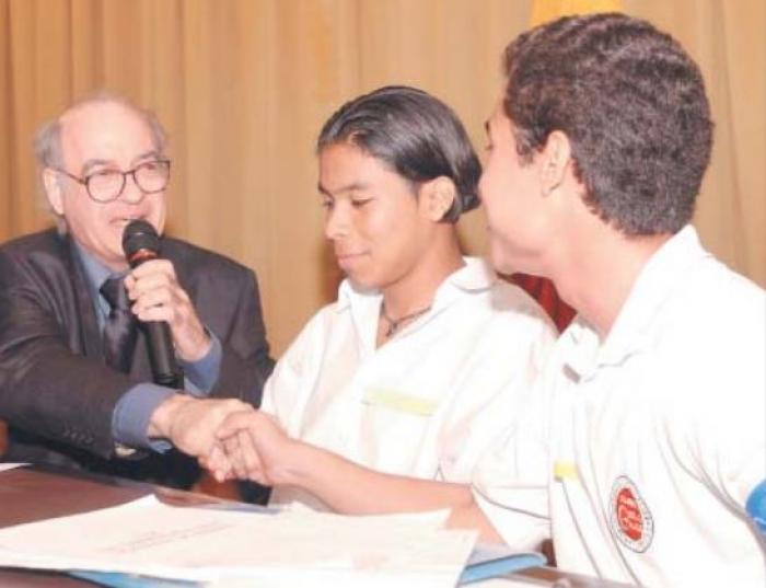 Quino visita guayaquil 2003