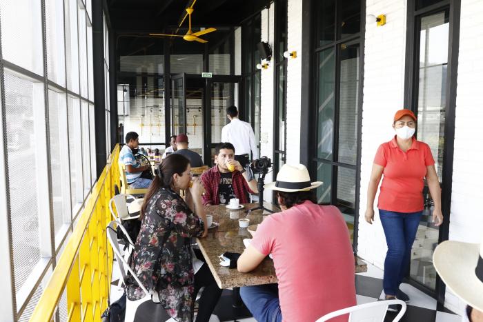 ENTREVISTA A EMPRESAR (32729282)