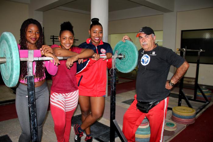 Kelin Jiménez Mundial Sub-17 pesas
